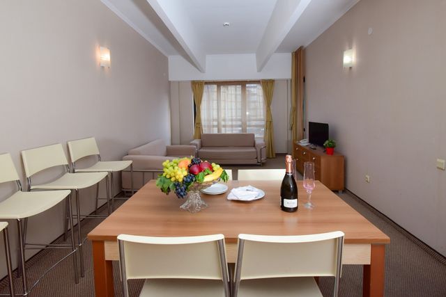 Snezhanka Hotel - Two bedroom apartment (4ad+1ch or 5 adults)