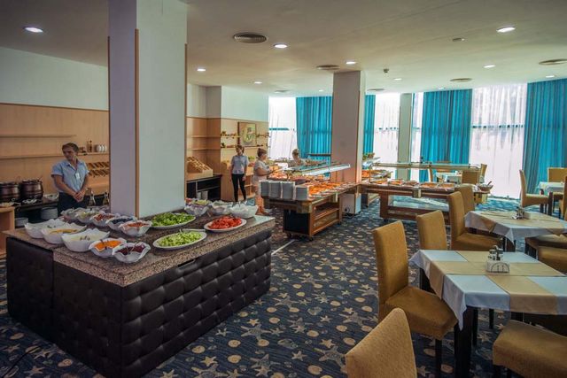 Primorsko Del Sol Hotel - Food and dining